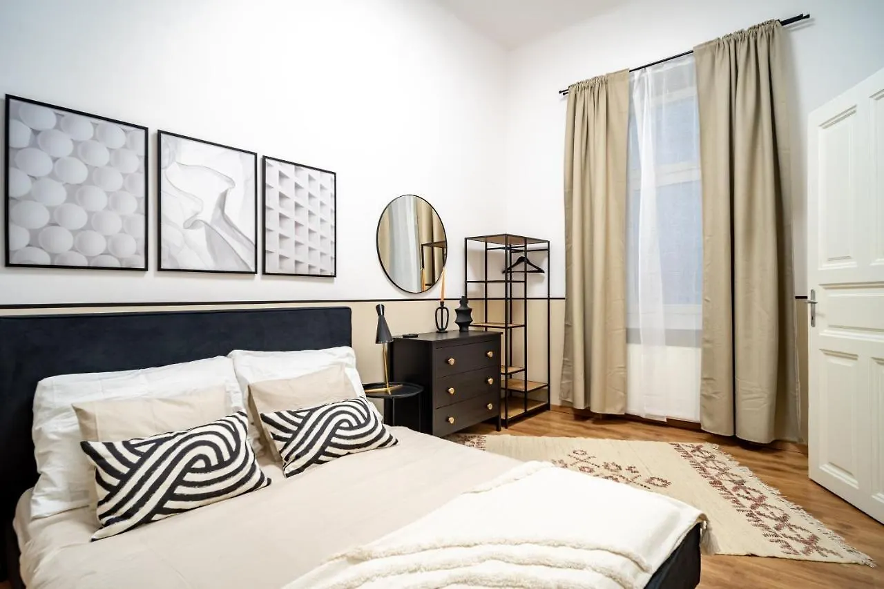 Casa Natura Downtown Budapest 0*,  Hungary
